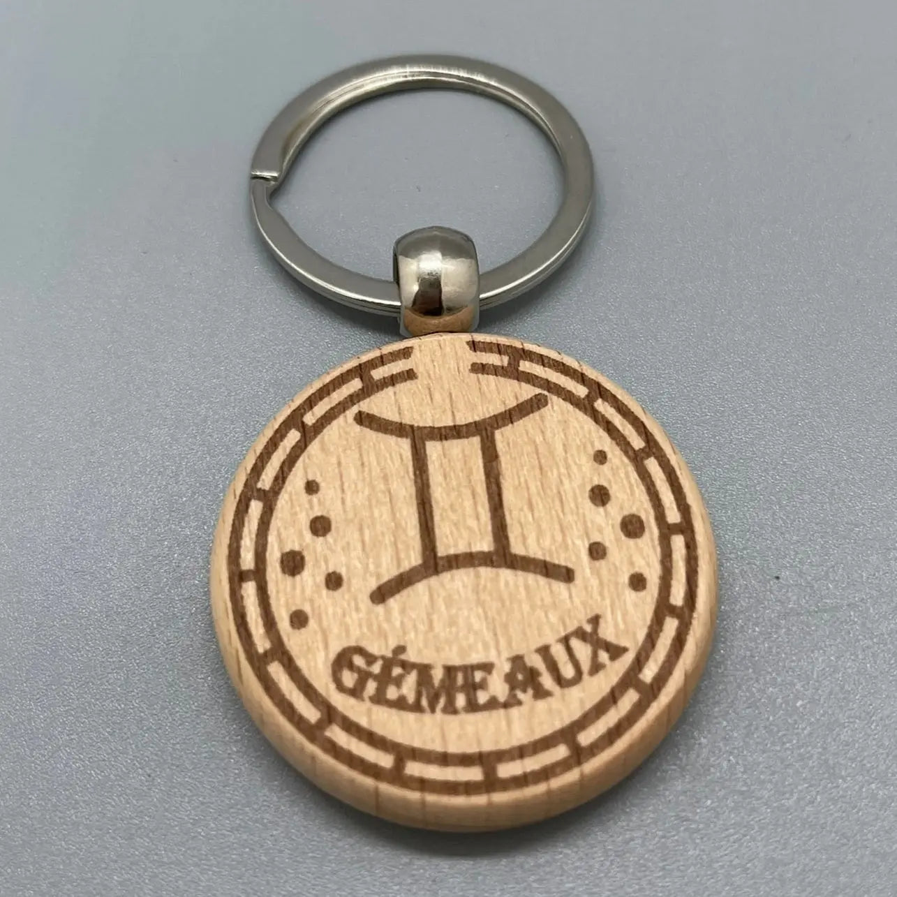 Porte-clé Zodiaque "Gémeaux" en Bois Gravé au Laser ROUSSILLON CRÉATIONS
