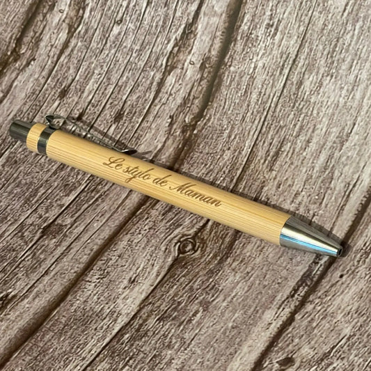 Stylo en bambou gravé « Le stylo de Maman » — Cadeau personnalisé ROUSSILLON CRÉATIONS