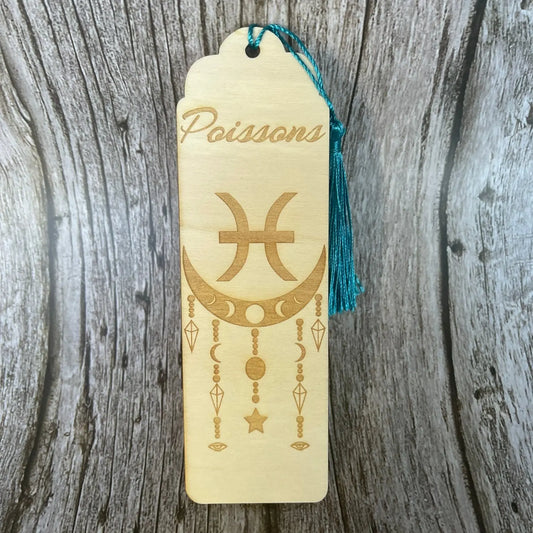 Marque-page astrologique Poissons en bois gravé – Signe du zodiaque