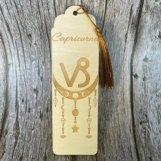 Marque-page astrologique Capricorne en bois gravé – Signe du zodiaque