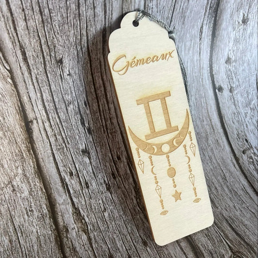 Marque-page astrologique Gémeaux en bois gravé – Signe du zodiaque ♊ - ROUSSILLON CRÉATIONS