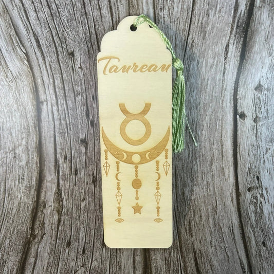 Marque-page astrologique Taureau en bois gravé – Signe du zodiaque