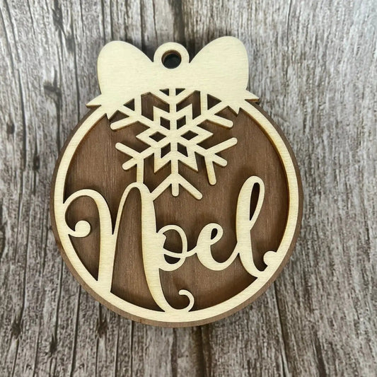 Boule de Noël en bois – Décoration artisanale en noyer et peuplier