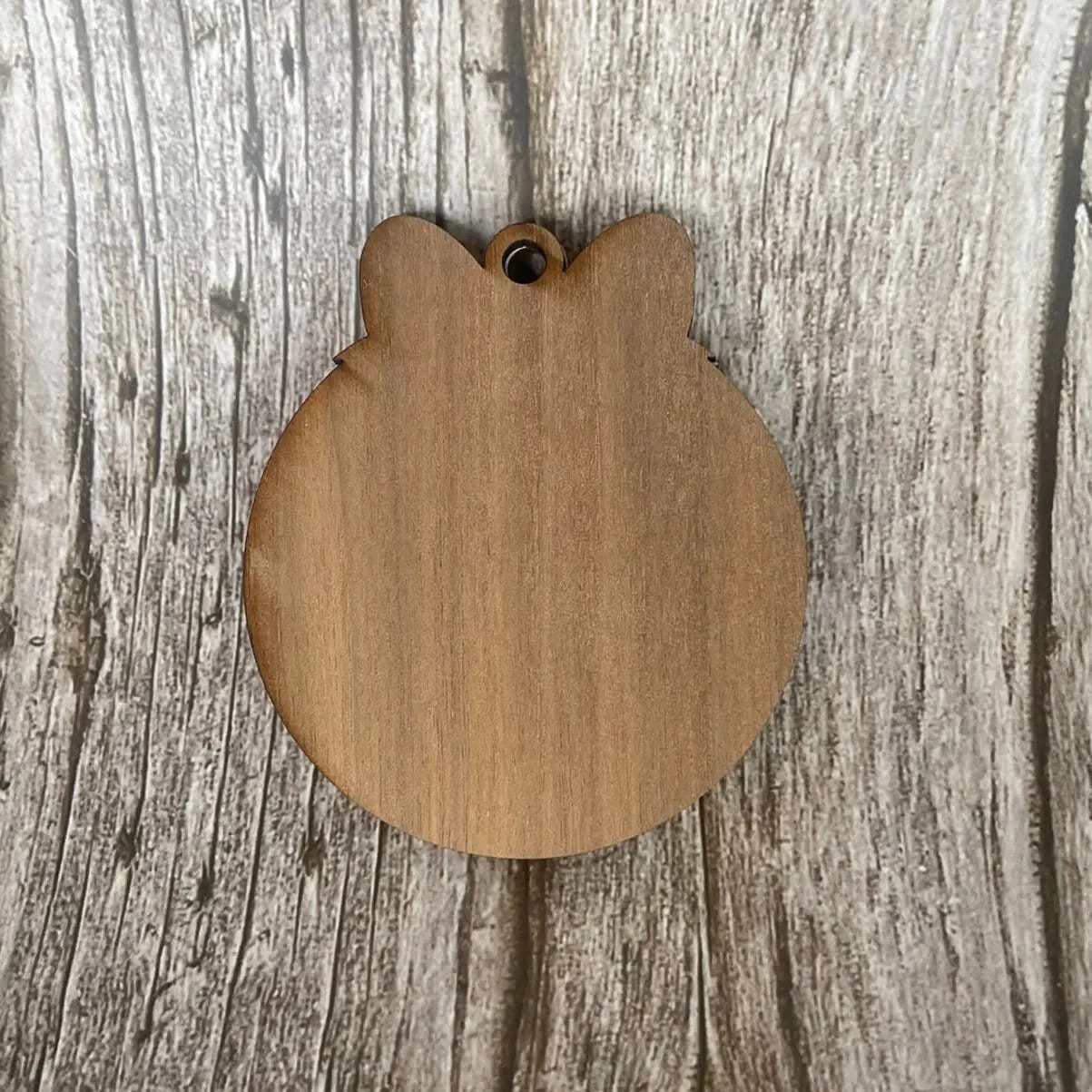 Boule de Noël en bois – Décoration artisanale en noyer et peuplier