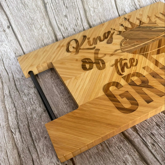 Planche à découper en bambou gravée – King of the Grill ROUSSILLON CRÉATIONS