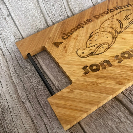 Planche à découper en bambou gravée – À chaque problème, son saucisson ! ROUSSILLON CRÉATIONS