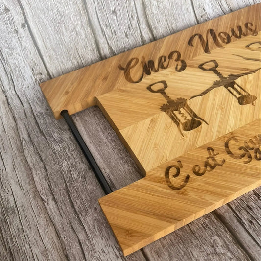 Planche à découper en bambou gravée – Chez nous c’est gym obligatoire ! ROUSSILLON CRÉATIONS