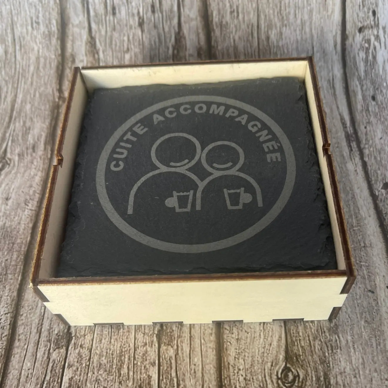 Sous-verres en ardoise gravés avec motif drôle sur l’apéro et la convivialité