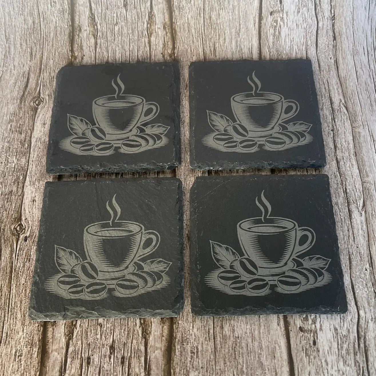 Lot de 4 sous-verres en ardoise gravée motif tasse de café avec sa boîte en bois