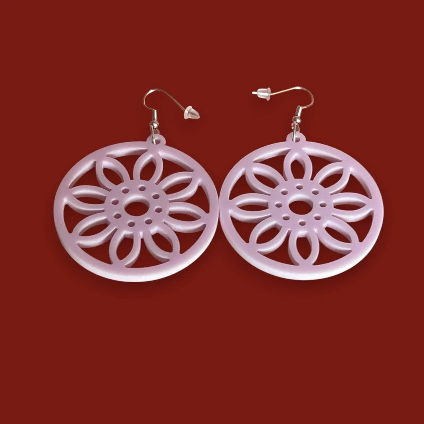 Boucles d’oreilles Fleur Ajourée — Élégance florale en acrylique rose pâle pastel ROUSSILLON CRÉATIONS