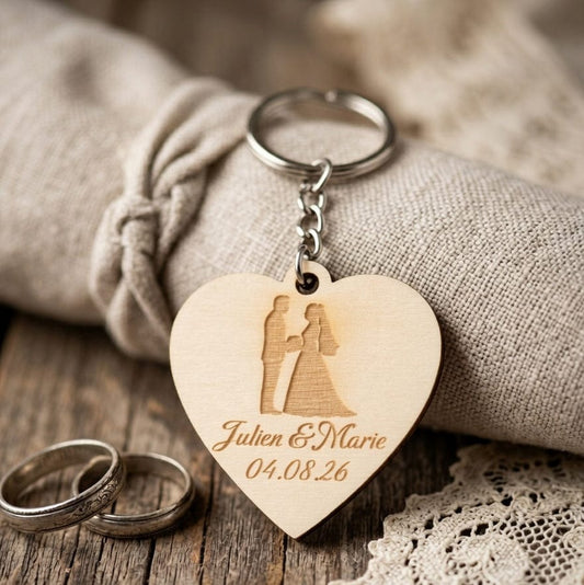 Porte-clés mariage personnalisé en bois – Cœur gravé avec prénoms et date Mariage Personnalisable Roussillon-Creations-Tautavel-66