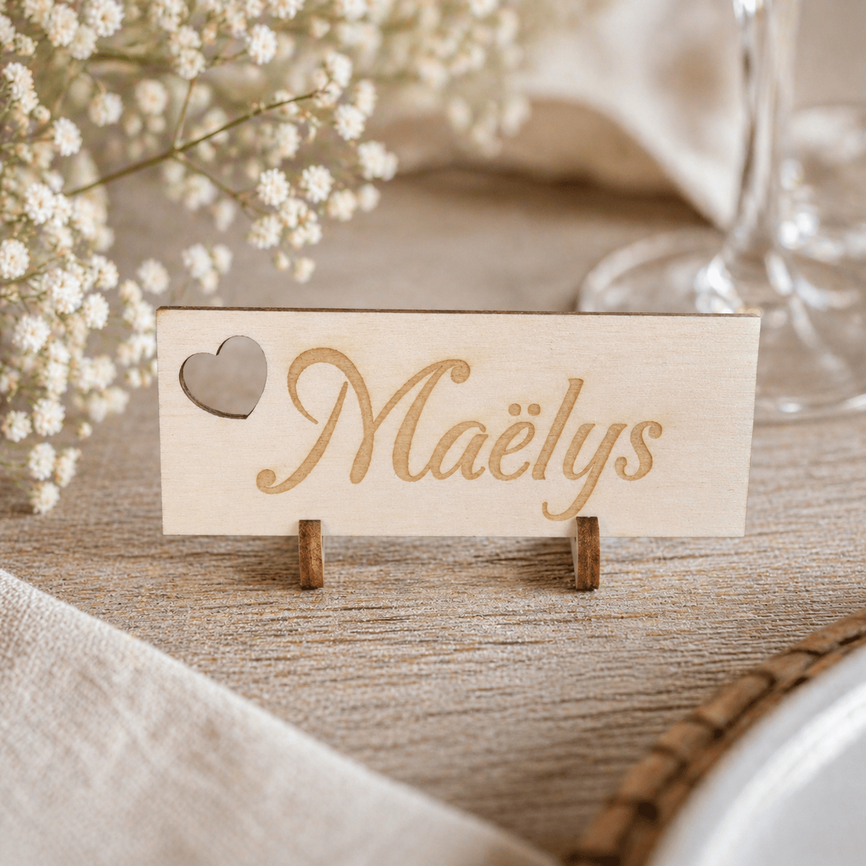Marque-place Bois Personnalisé – Prénom Gravé & Cœur Découpé Mariage Personnalisable Roussillon-Creations-Tautavel-66