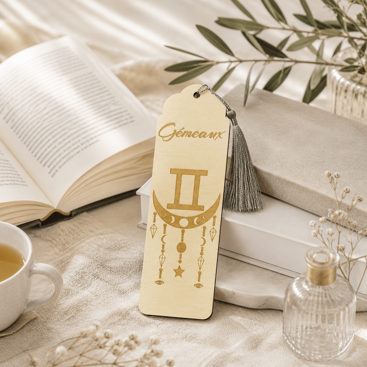 Marque-page astrologique Gémeaux en bois gravé – Signe du zodiaque