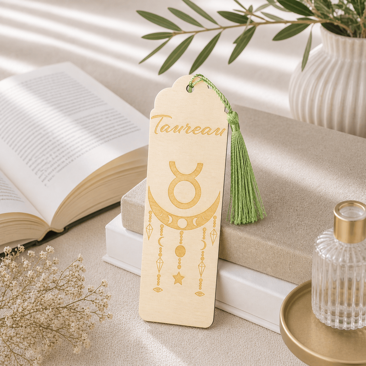 Marque-page astrologique Taureau en bois gravé – Signe du zodiaque