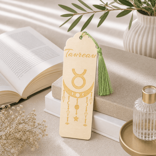 Marque-page astrologique Taureau en bois gravé – Signe du zodiaque