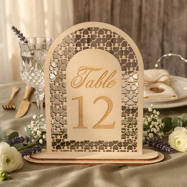 Numéros de table mariage en bois gravé au laser avec socle – Roussillon Créations Tautavel (66)