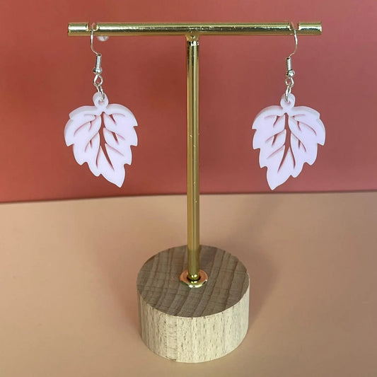 Boucles d’oreilles "Feuille de Vigne" — Acrylique Rose Pâle Pastel ROUSSILLON CRÉATIONS