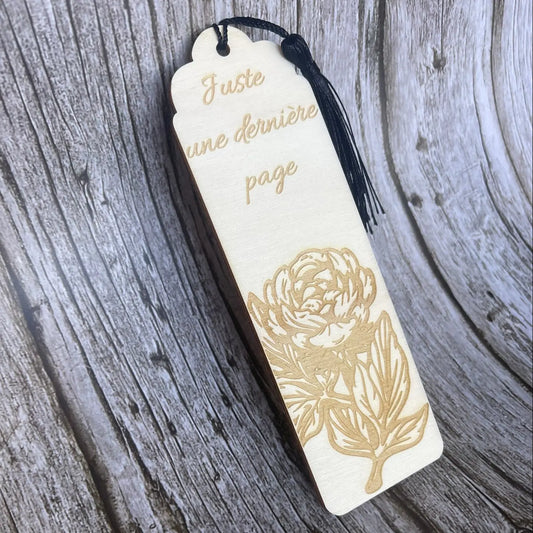 Marque-page en bois gravé “Juste une dernière page” – Accessoire de lecture artisanal ROUSSILLON CRÉATIONS