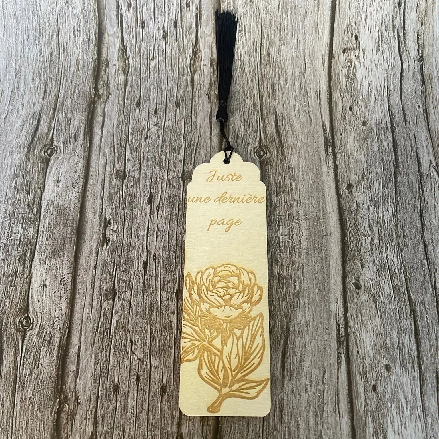 Marque-page en bois gravé “Juste une dernière page” – Accessoire de lecture artisanal ROUSSILLON CRÉATIONS