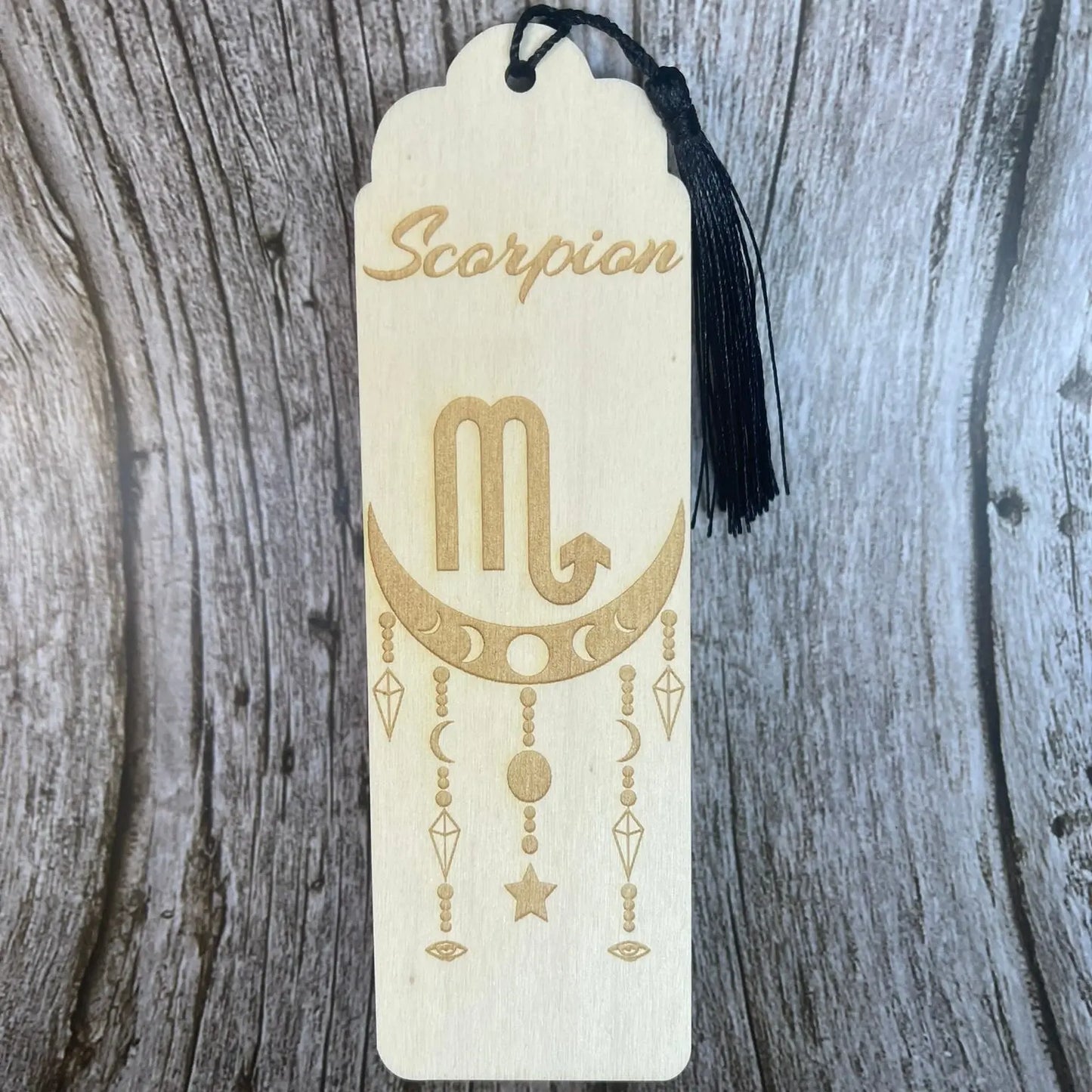 Marque-page astrologique Scorpion en bois gravé – Signe du zodiaque ♏ ROUSSILLON CRÉATIONS