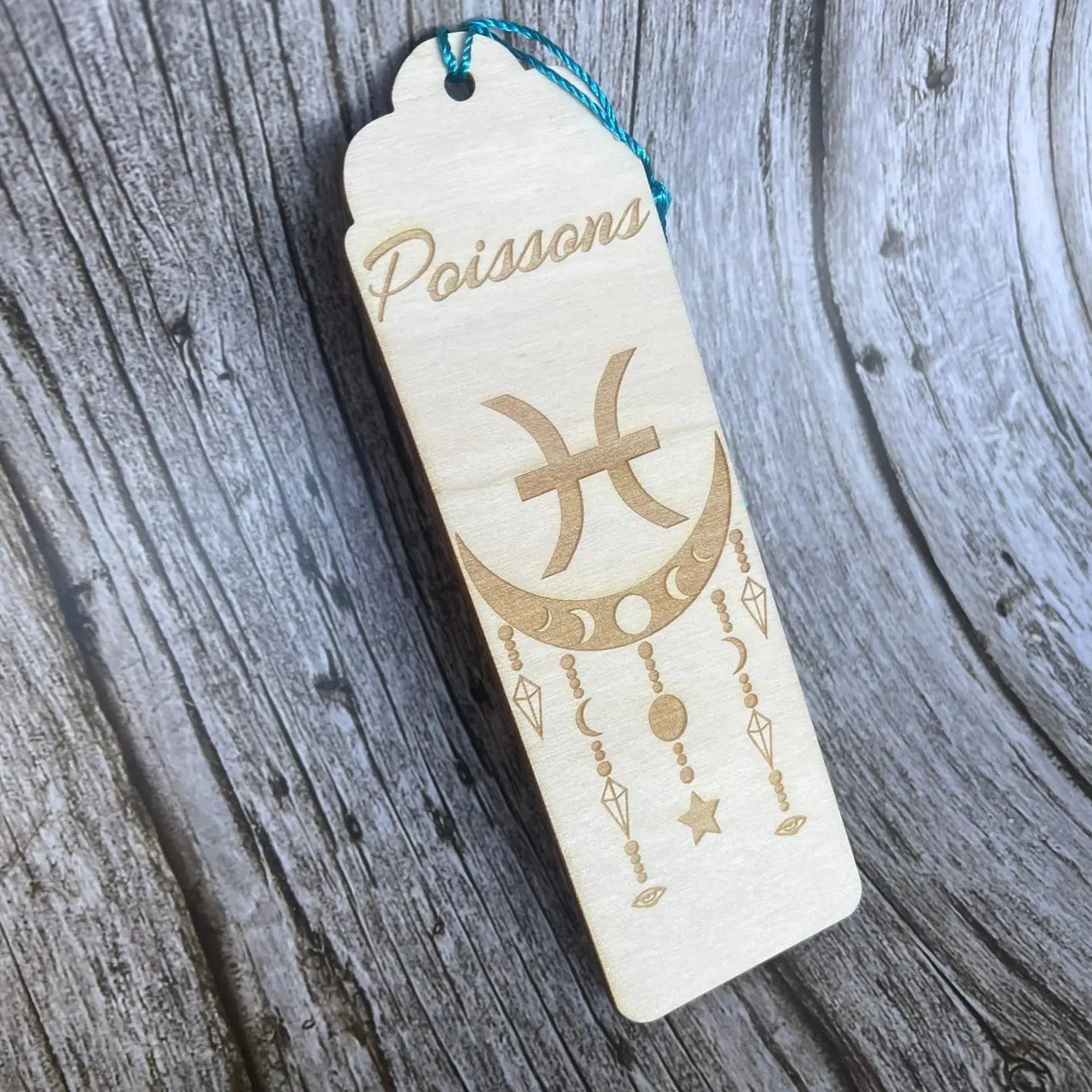 Marque-page astrologique Poissons en bois gravé – Signe du zodiaque ♓ ROUSSILLON CRÉATIONS
