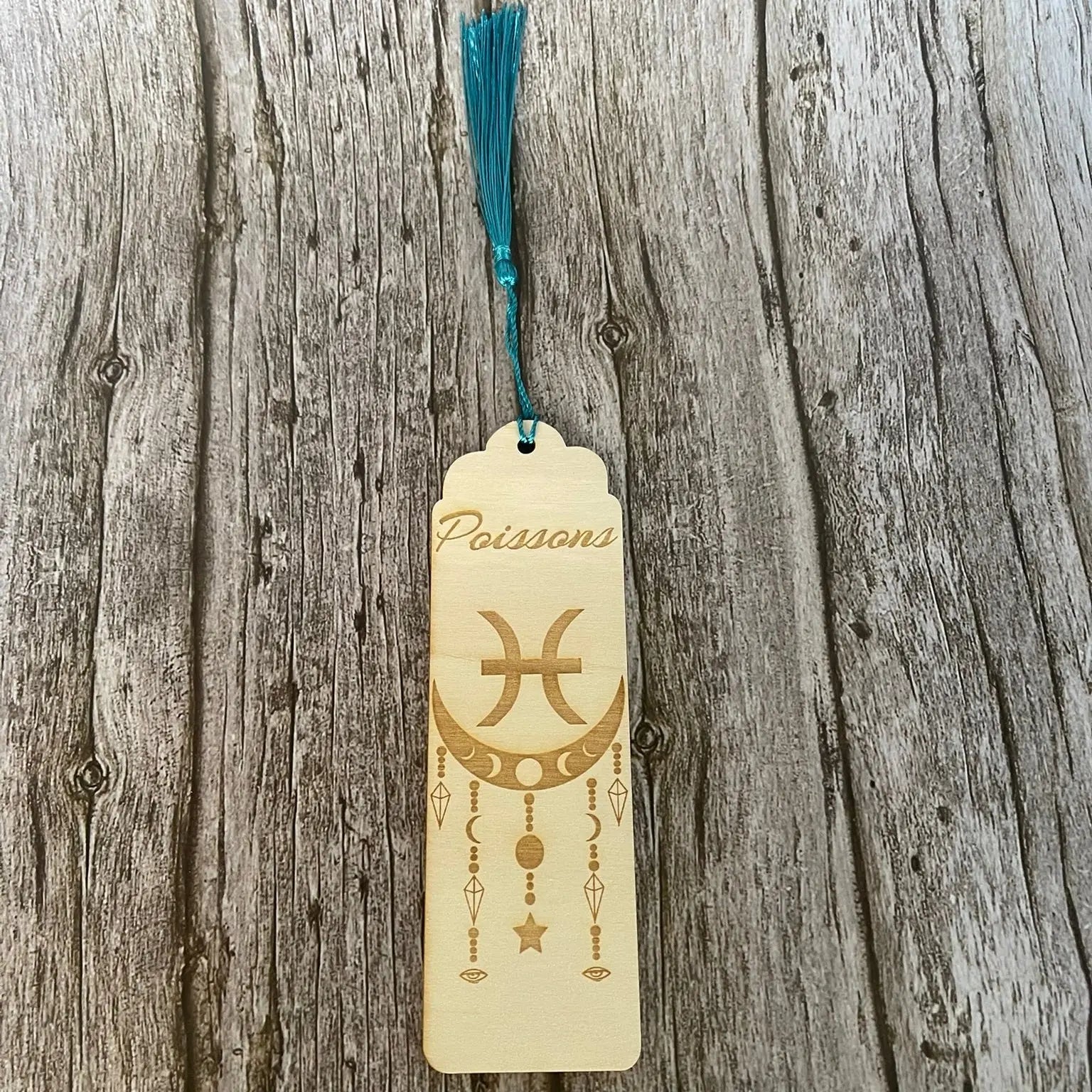 Marque-page astrologique Poissons en bois gravé – Signe du zodiaque ♓ ROUSSILLON CRÉATIONS