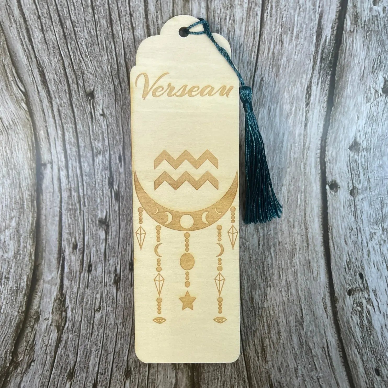 Marque-page astrologique Verseau en bois gravé – Signe du zodiaque ♒ ROUSSILLON CRÉATIONS