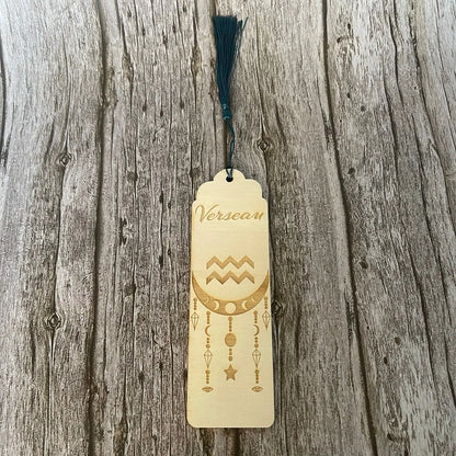 Marque-page astrologique Verseau en bois gravé – Signe du zodiaque ♒ ROUSSILLON CRÉATIONS