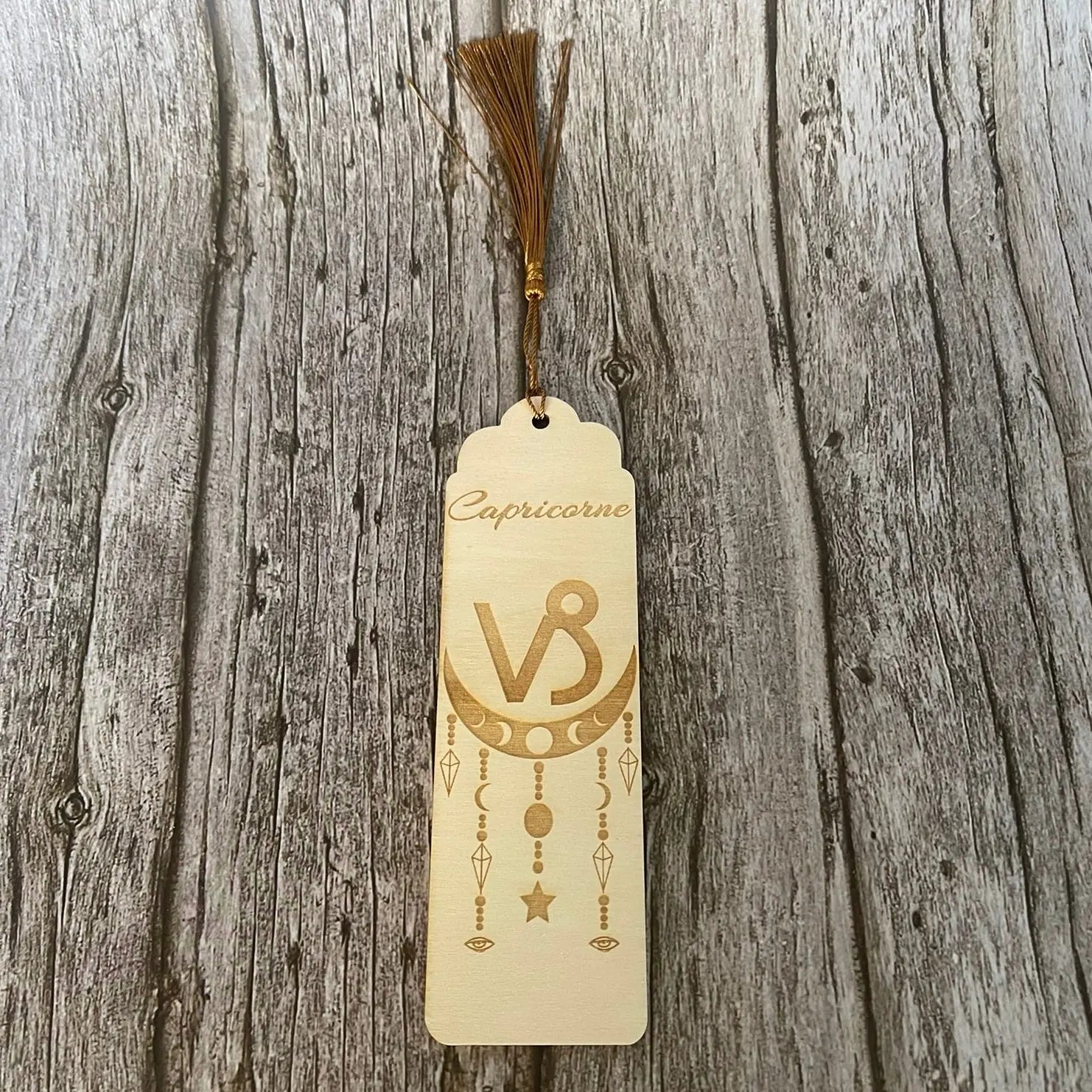 Marque-page astrologique Capricorne en bois gravé – Signe du zodiaque ♑ ROUSSILLON CRÉATIONS