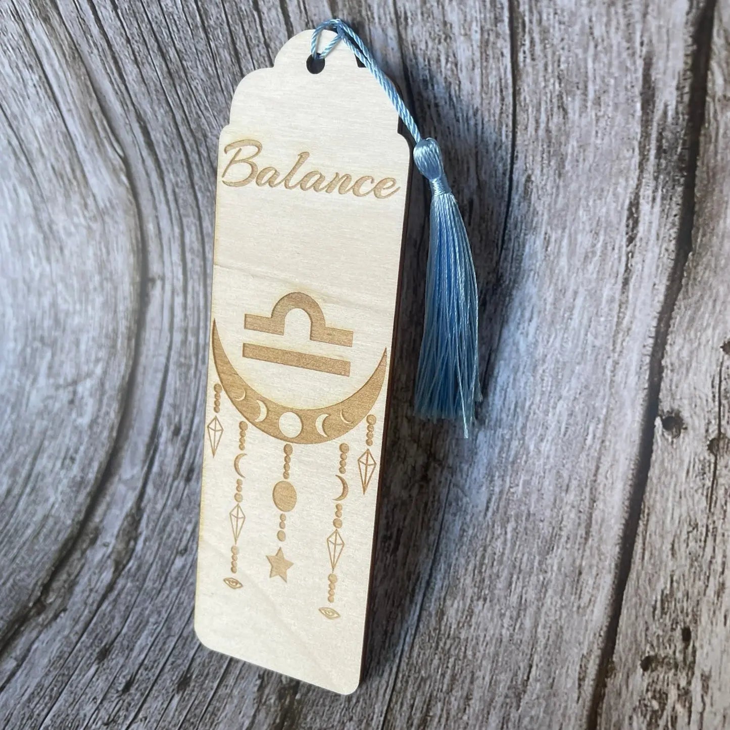 Marque-page astrologique Balance en bois gravé – Signe du zodiaque ♎ ROUSSILLON CRÉATIONS