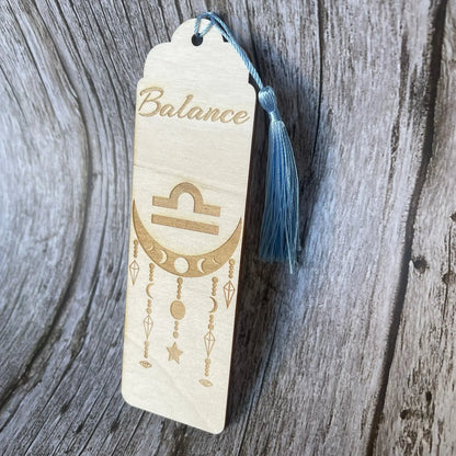 Marque-page astrologique Balance en bois gravé – Signe du zodiaque ♎ ROUSSILLON CRÉATIONS