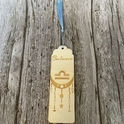 Marque-page astrologique Balance en bois gravé – Signe du zodiaque ♎ ROUSSILLON CRÉATIONS