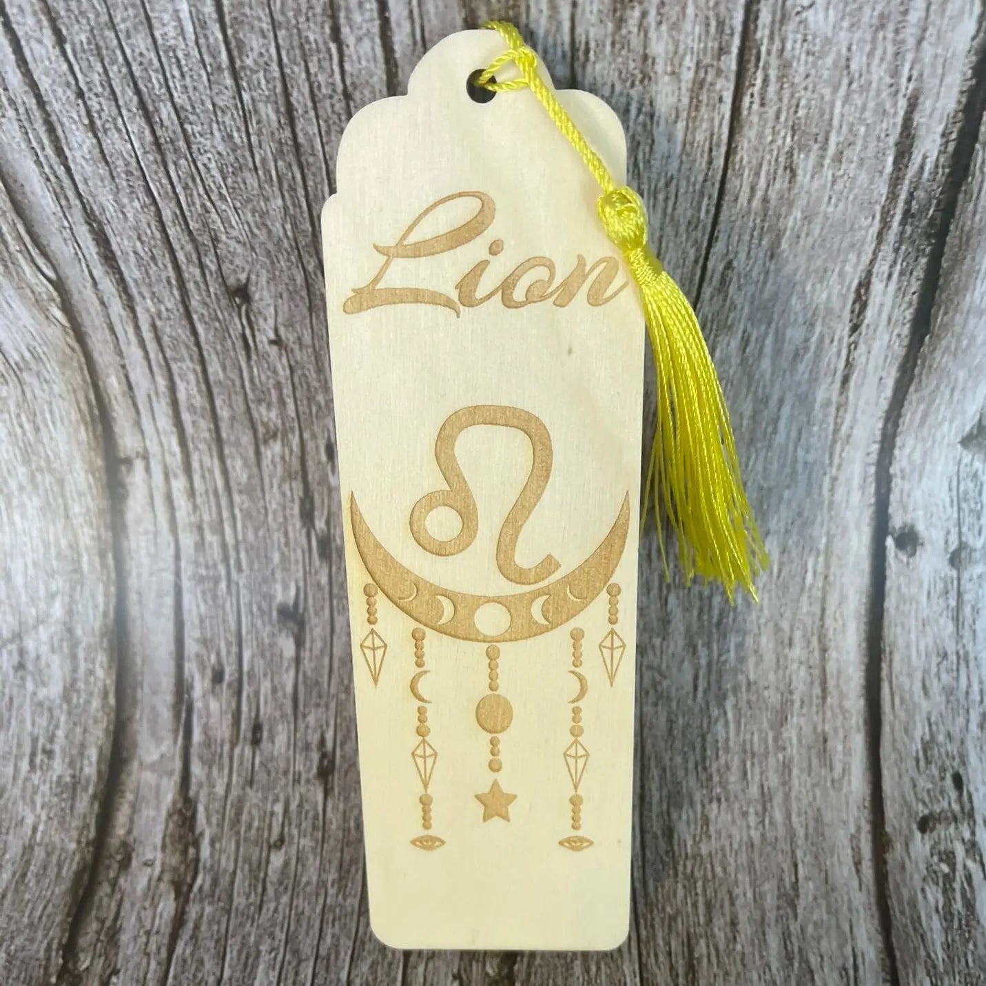Marque-page astrologique Lion en bois gravé – Signe du zodiaque ♌ ROUSSILLON CRÉATIONS