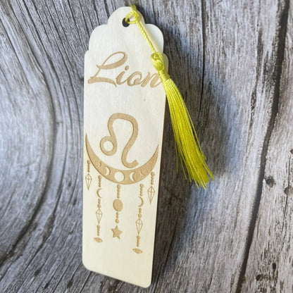 Marque-page astrologique Lion en bois gravé – Signe du zodiaque ♌ ROUSSILLON CRÉATIONS