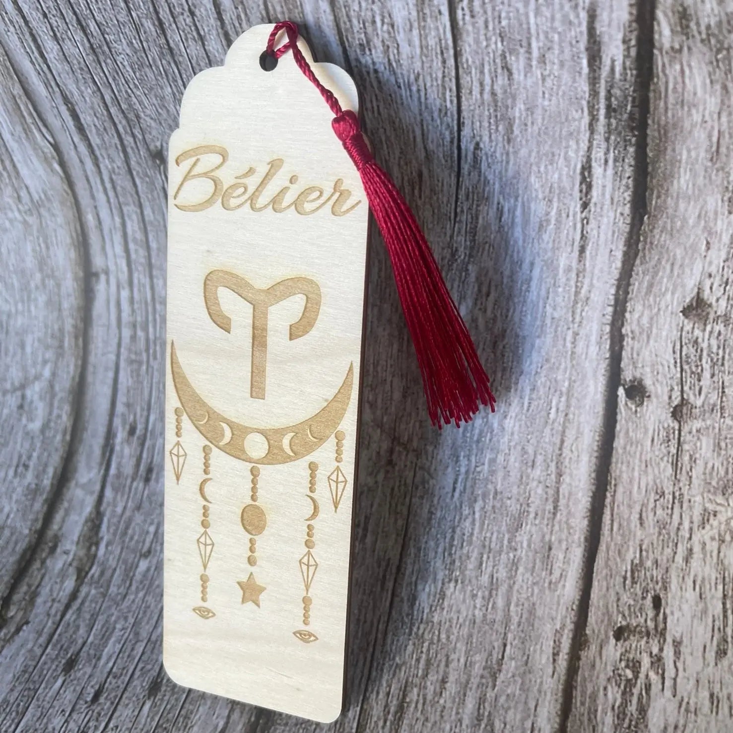 Marque-page astrologique Bélier en bois gravé – Signe du zodiaque ♈ ROUSSILLON CRÉATIONS