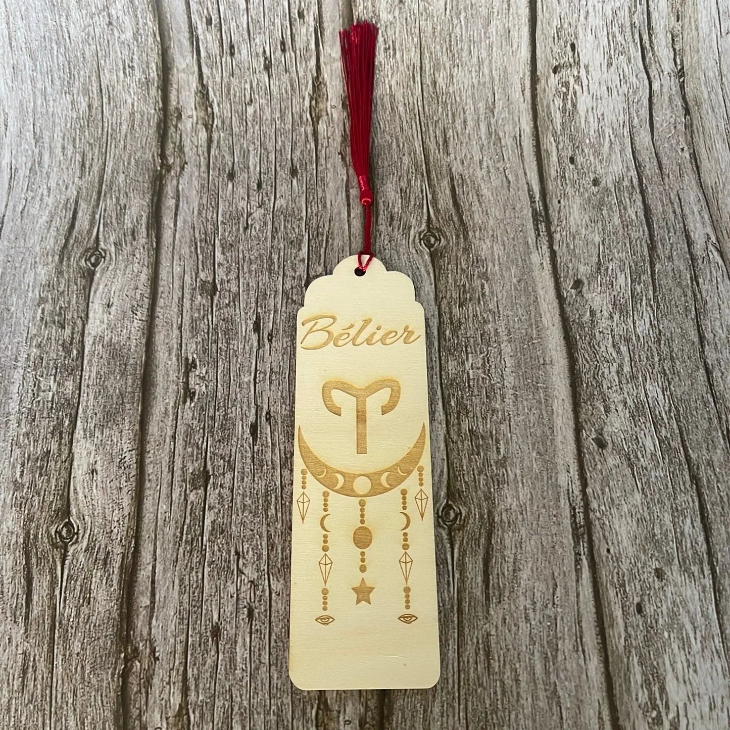 Marque-page astrologique Bélier en bois gravé – Signe du zodiaque ♈ ROUSSILLON CRÉATIONS