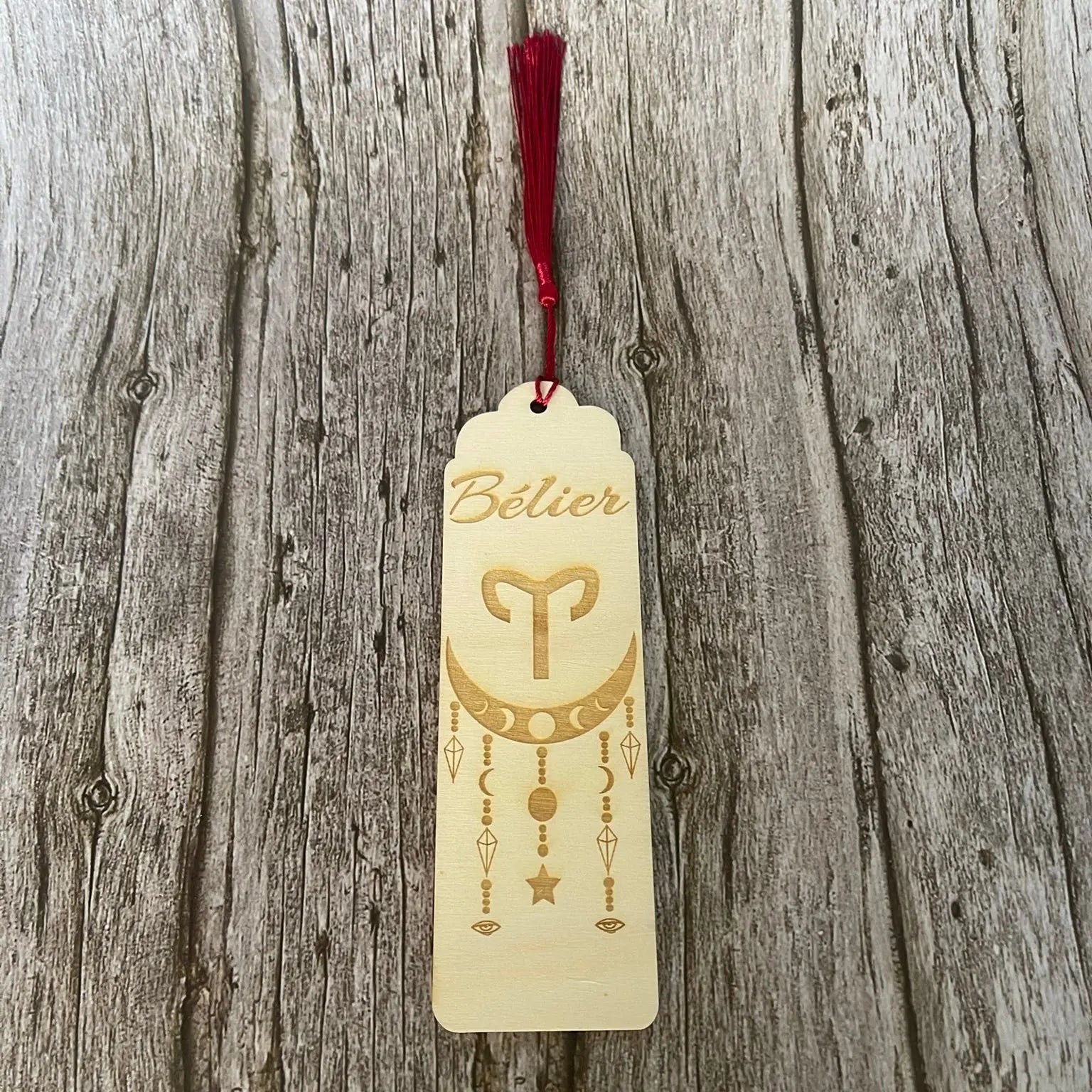 Marque-page astrologique Bélier en bois gravé – Signe du zodiaque ♈ ROUSSILLON CRÉATIONS
