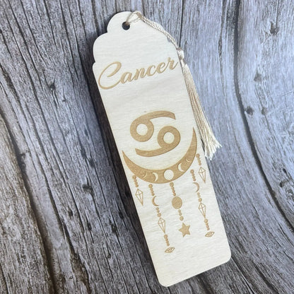 Marque-page astrologique Cancer en bois gravé – Signe du zodiaque ♋ ROUSSILLON CRÉATIONS