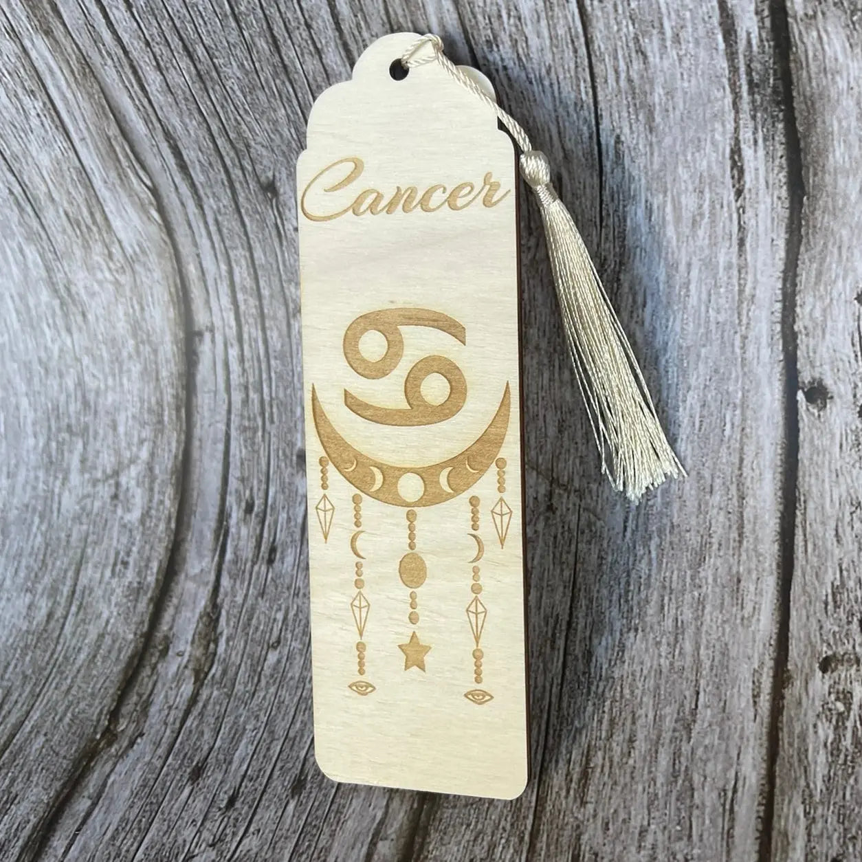 Marque-page astrologique Cancer en bois gravé – Signe du zodiaque ♋ ROUSSILLON CRÉATIONS