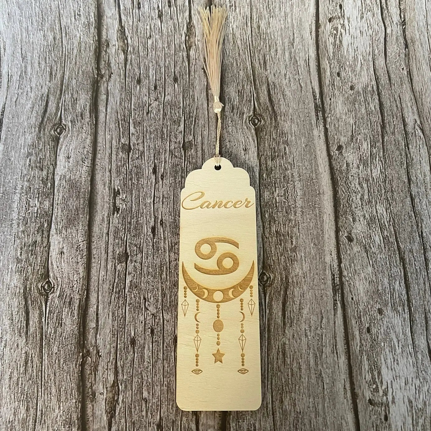 Marque-page astrologique Cancer en bois gravé – Signe du zodiaque ♋ ROUSSILLON CRÉATIONS