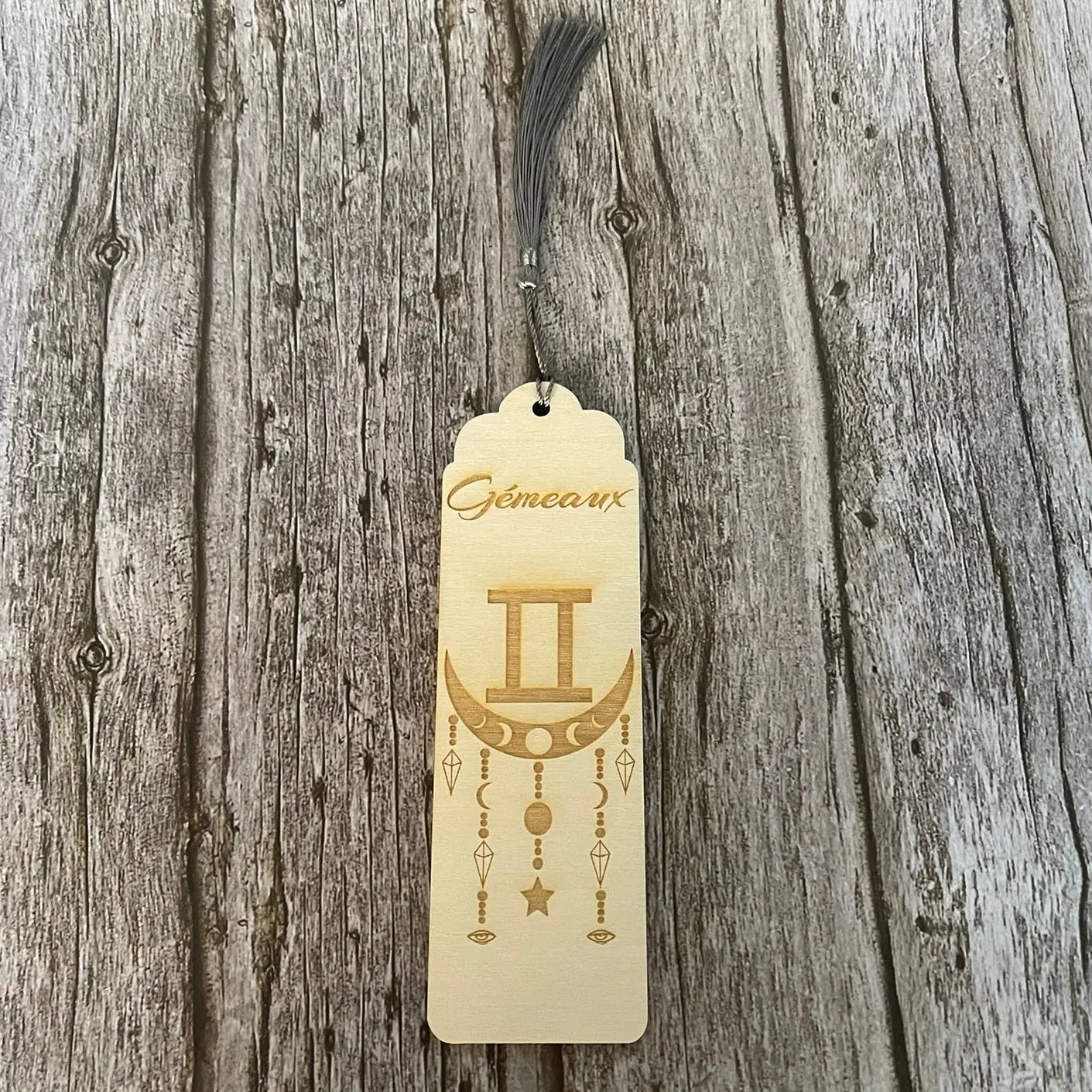 Marque-page astrologique Gémeaux en bois gravé – Signe du zodiaque ♊ - ROUSSILLON CRÉATIONS