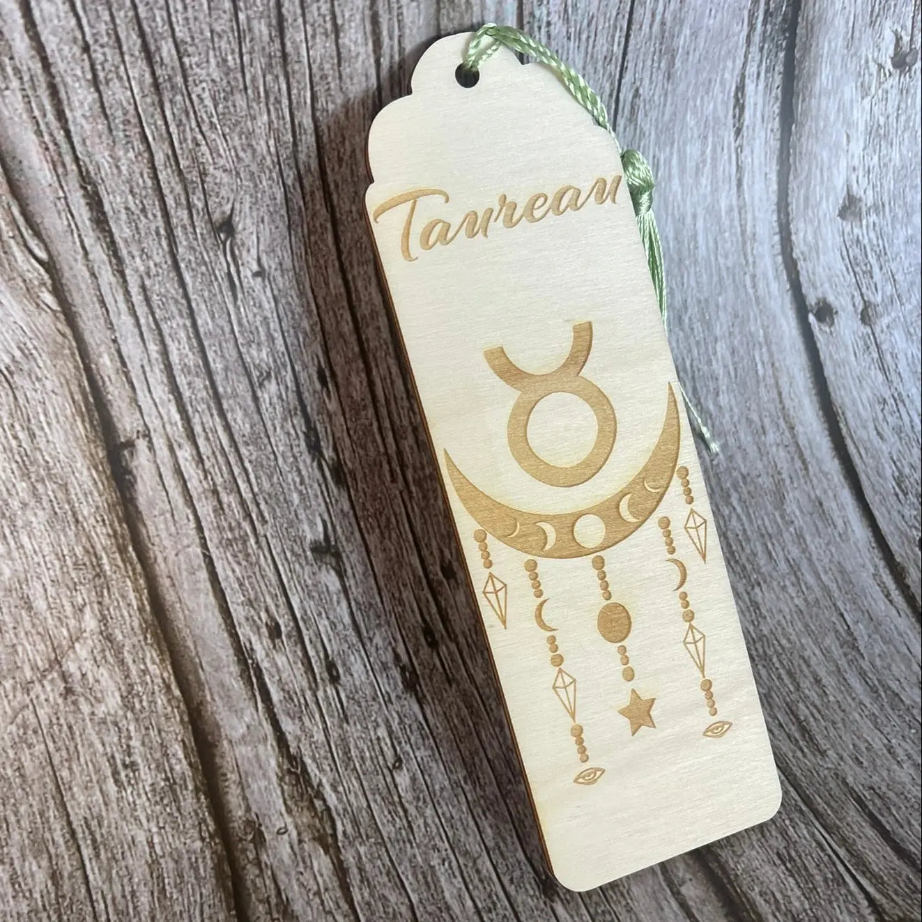 Marque-page astrologique Taureau en bois gravé – Signe du zodiaque ♉ - ROUSSILLON CRÉATIONS