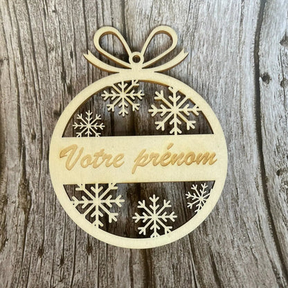 Décoration de Noël personnalisée en bois – Boule gravée avec prénom ROUSSILLON CRÉATIONS