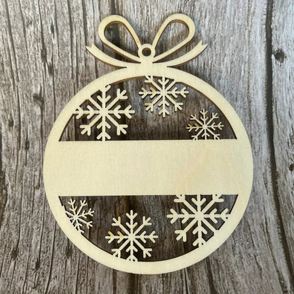 Décoration de Noël personnalisée en bois – Boule gravée avec prénom ROUSSILLON CRÉATIONS