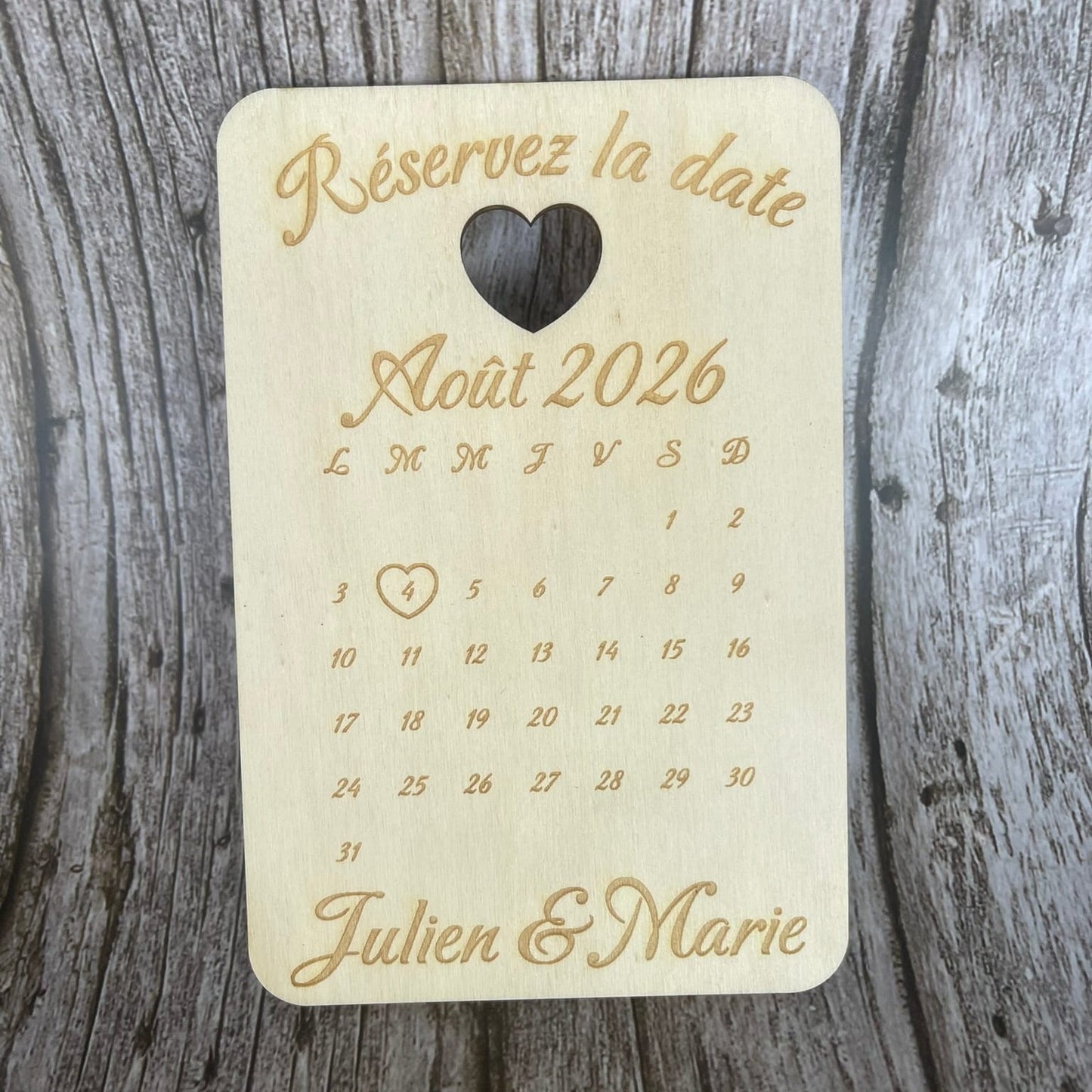 Save the Date en Bois Personnalisé – Calendrier Gravé Laser & Cœur Découpé Mariage Personnalisable Roussillon-Creations-Tautavel-66