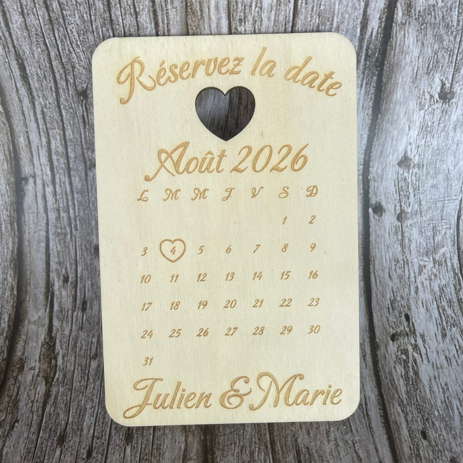 Save the Date en Bois Personnalisé – Calendrier Gravé Laser & Cœur Découpé Mariage Personnalisable Roussillon-Creations-Tautavel-66