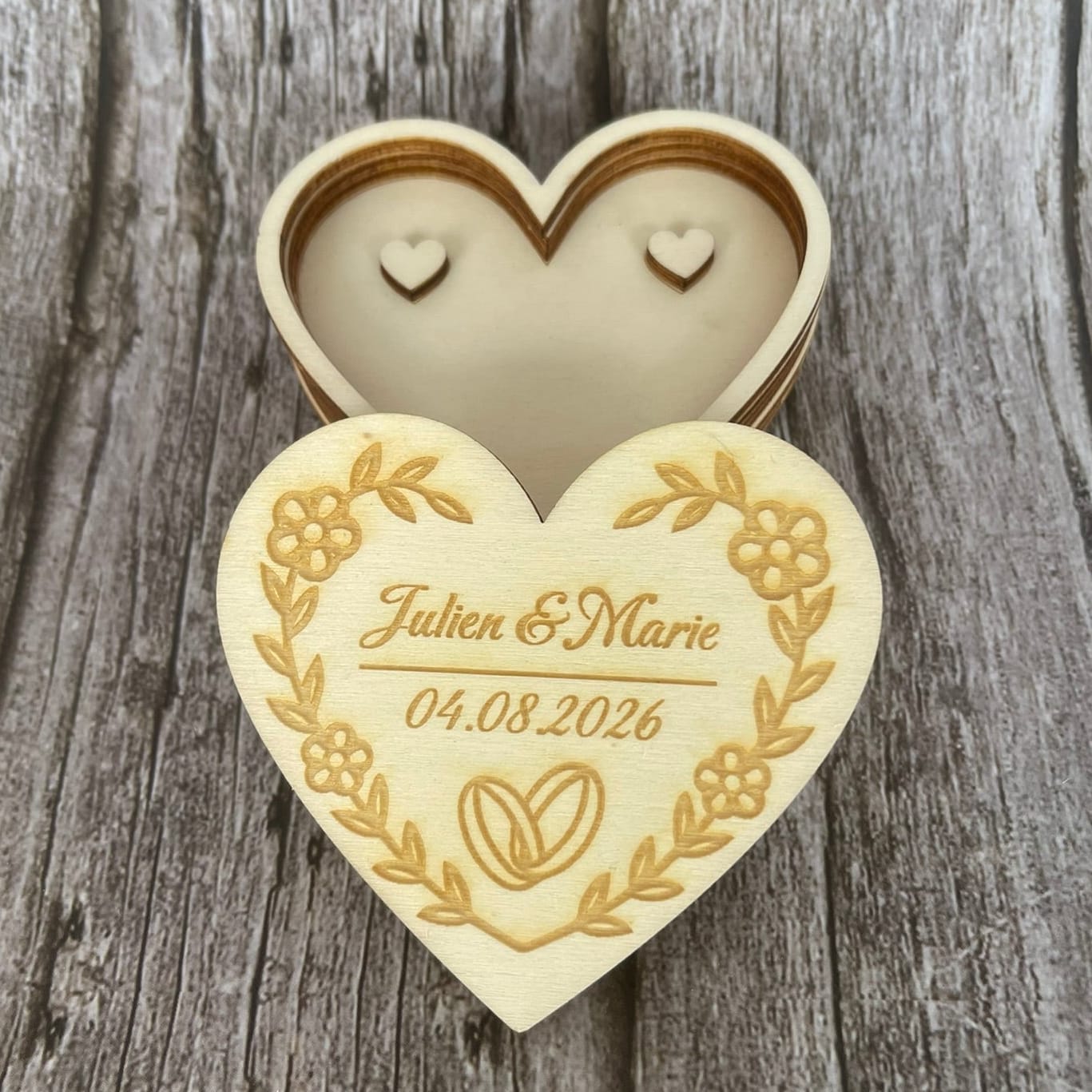 Boite à Alliances Cœur en Bois – Personnalisée Prénoms & Date Mariage Personnalisable Roussillon-Creations-Tautavel-66