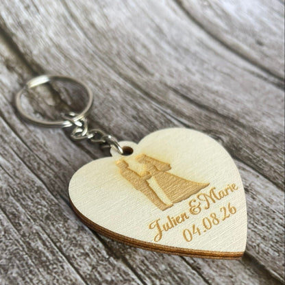 Porte-clés mariage personnalisé en bois – Cœur gravé avec prénoms et date Mariage Personnalisable Roussillon-Creations-Tautavel-66