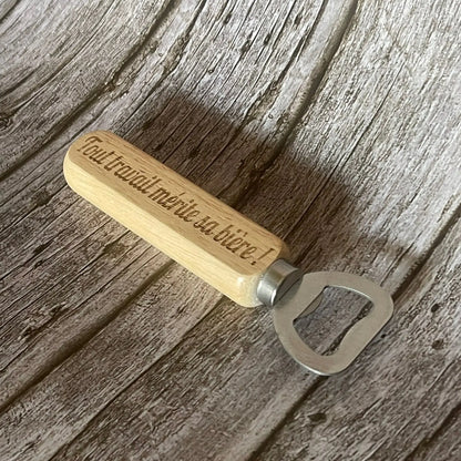 Décapsuleur robuste cadeau collègue avec manche en bois ergonomique et tête en acier inoxydable.