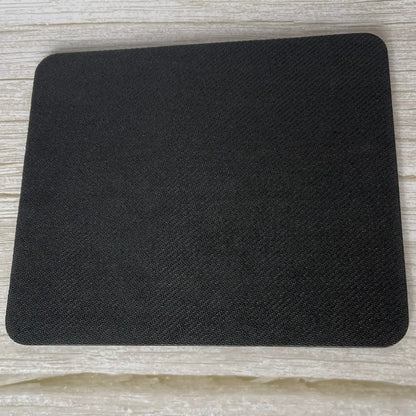 Base en caoutchouc noir antidérapant du tapis de souris